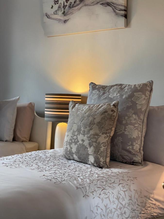 Greenfields Country House Latton 외부 사진
