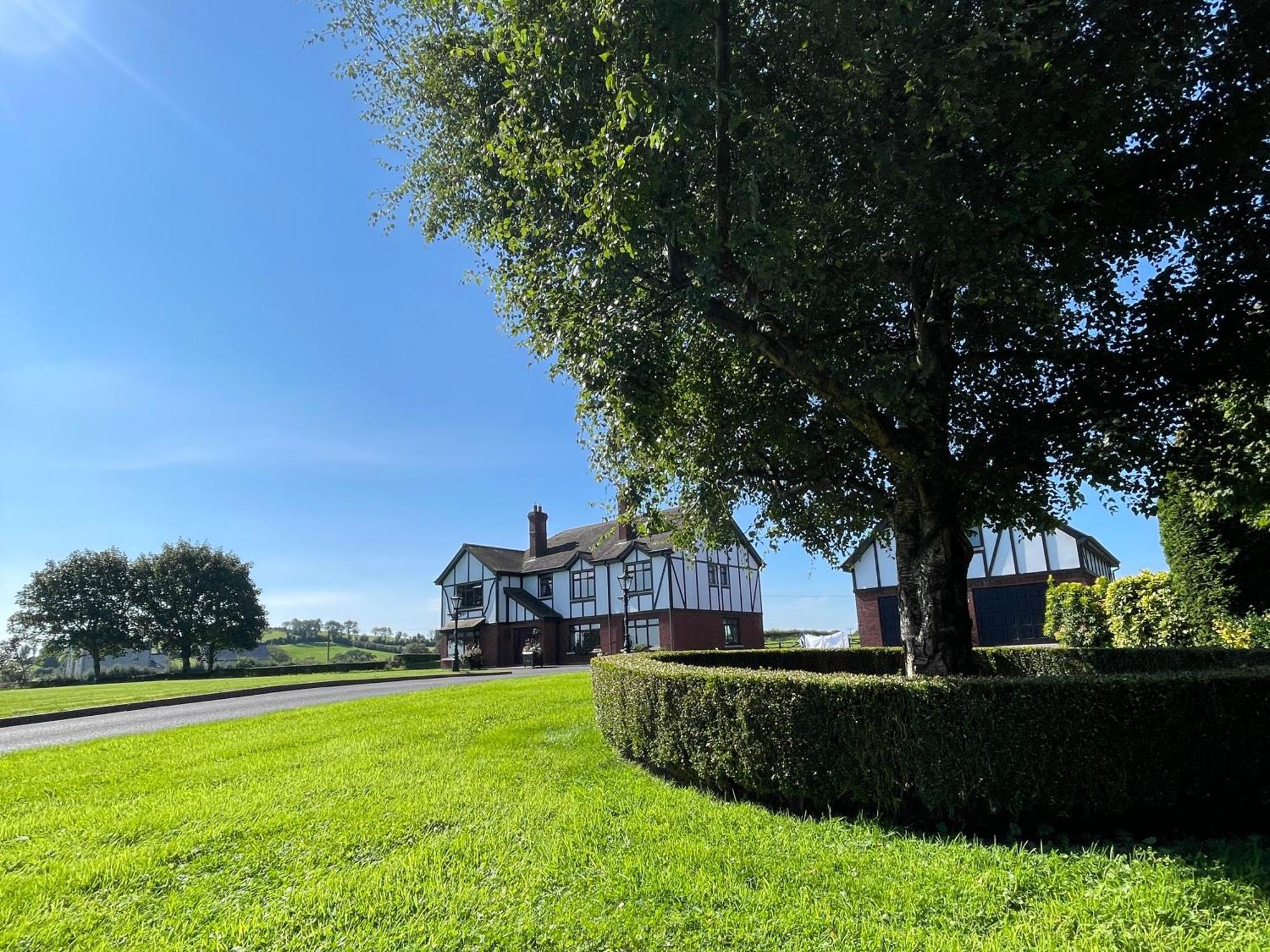 Greenfields Country House Latton 외부 사진
